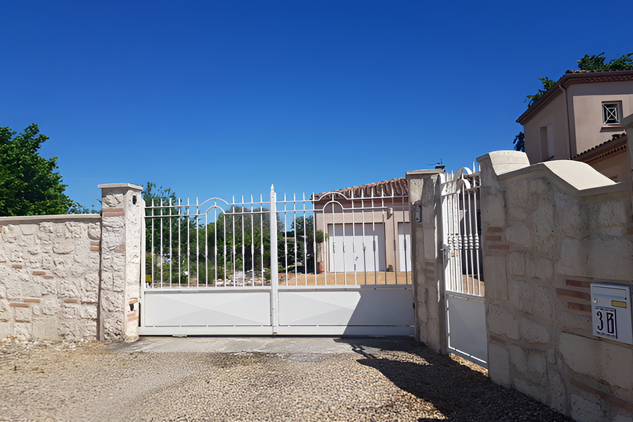 Automatisme Agen, Automatisme Lot-et-Garonne, Clôtures Agen, Clôtures Lot-et-Garonne, Pergolas Agen, Pergolas Lot-et-Garonne, Portail Agen, Portail Lot-et-Garonne, Porte de garage Agen, Porte de garage Lot-et-Garonne